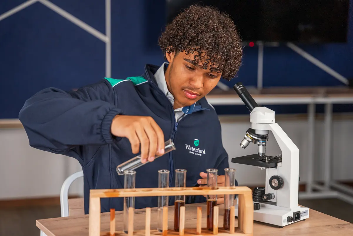 A student setting up a science experiment
